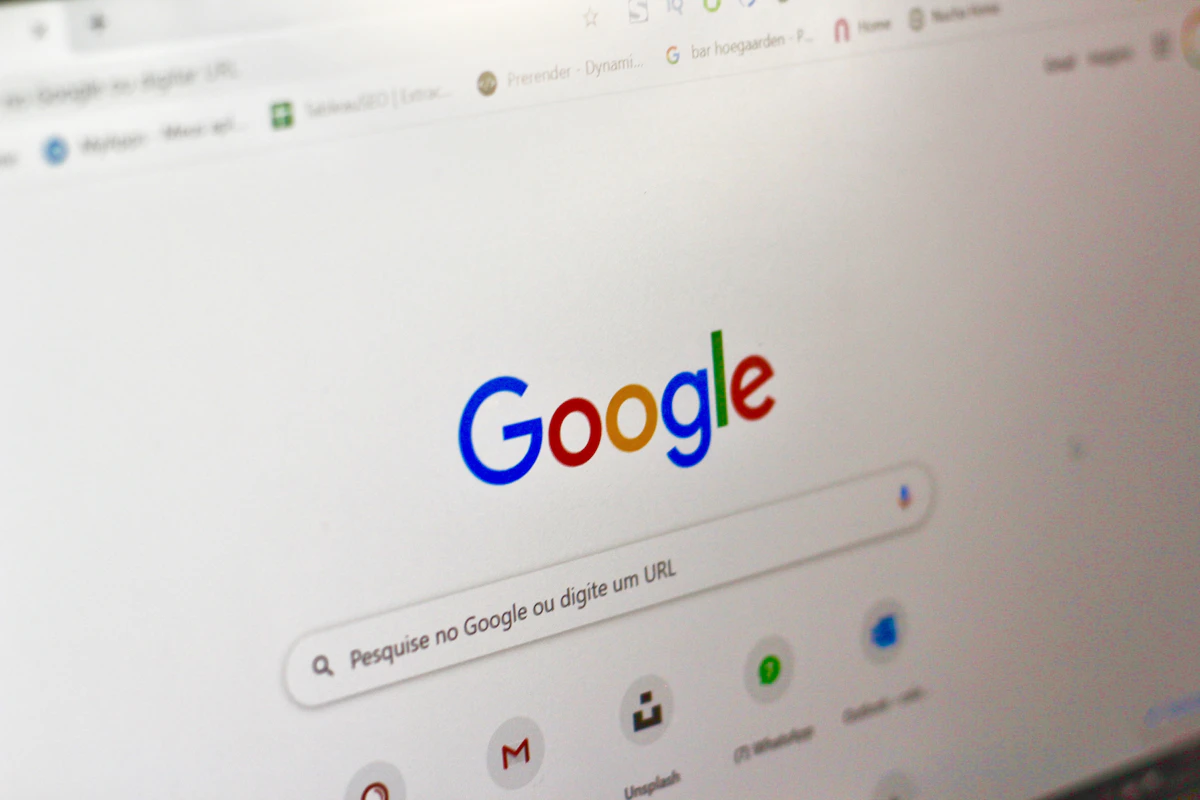 Tela de computador com a página de busca do Google aberta